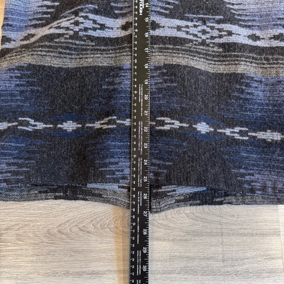 Vintage Woolrich Navajo-style full-zip jacket in an Aztec/southwestern pattern - Picture 10 of 10